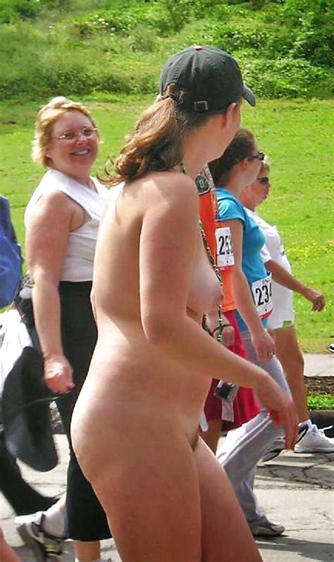 Nude Girl Drinks Beer In Public Event Immagini Xhamster