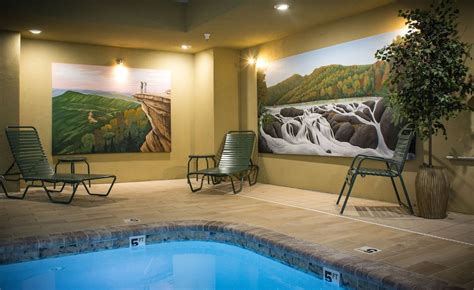 Offering an heated indoor pool and a fitness centre, hampton inn & suites chattanooga/hamilton place is located in chattanooga. 3 Reasons Families Love Our Gatlinburg Hotel With An ...