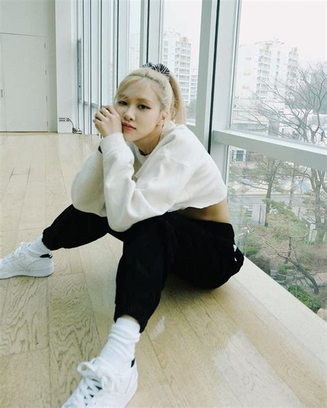 Blackpink Rosé Releases On The Ground Dance Performance Video Kpopstarz