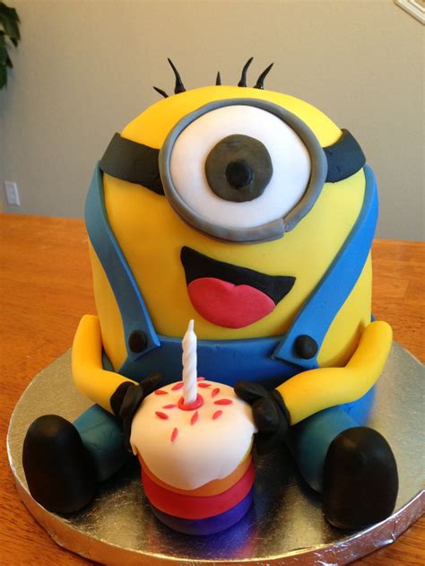 Please don't push anyone's face into the cake as there is a risk of serious injury caused by dowel rods, toys, decorations, fruits or fillings etc. Minion Birthday Cake | Awesome cake designs | Pinterest