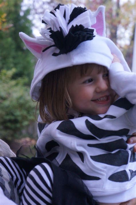 Diy upcycling schnecken kostüm aus alten strümpfe. namesake design | Zebra costume, Diy costumes kids, Diy for girls