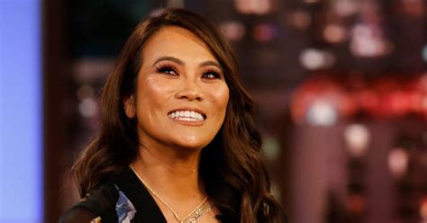 Fans, please take into consideration that we didn't break into sandra lee's bank accounts. Dr. Pimple Popper Net Worth: How Much Sandra Lee Makes
