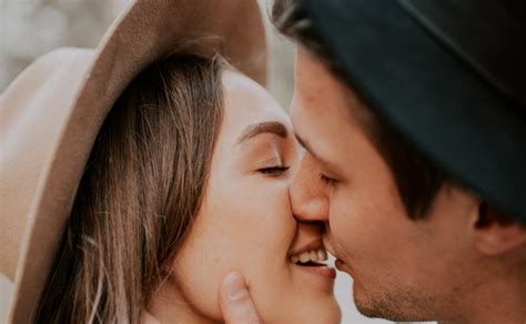 qué significan los besos profundos que te da tu pareja soy carmín
