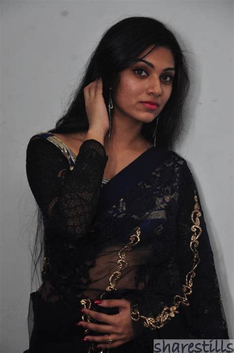 Avantika Mohan Sexy In Saree Veethi