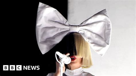 Sia Takes On Paparazzi By Posting Her Own Naked Photo Bbc News