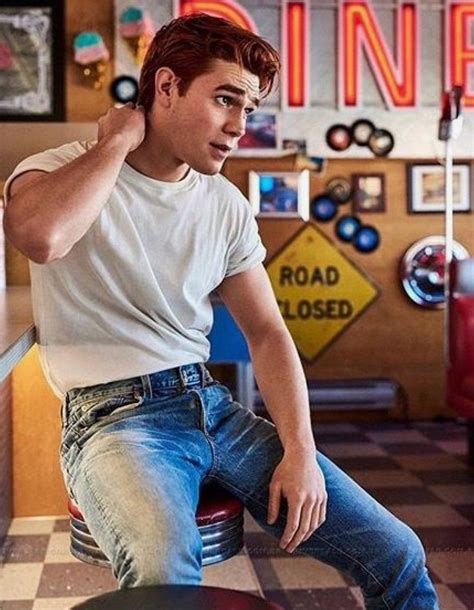 Pin By 🪐mira🏹 On Bring The Workouts And The Men Riverdale Aesthetic Riverdale Riverdale Archie