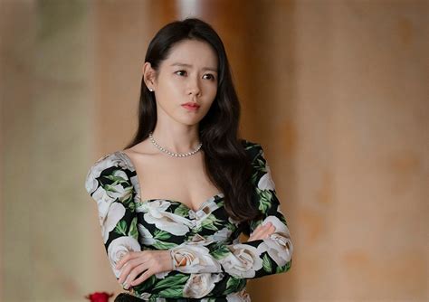 Crash Landing On You Star Son Ye Jin Lands Hollywood Role The Star