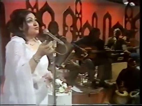 Mujhse Pehli Si Mohabbat Noor Jehan Live Version Video