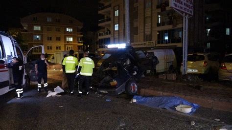 Direğe çarpan Otomobil Hurdaya Döndü 1 ölü 1 Yaralı Antalya Haberleri