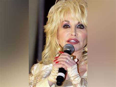 here s why dolly parton sleeps with makeup on