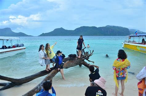 Perniagaan dan persekitaran 1.1 pengenalan perniagaan perniagaan wujud apabila manusia mengkhususkan dalam pengeluaran barangan dan perkhidmatan yang mereka berkemahiran dan cekap. Malaysia Digesa 'Buka Pintu' Kepada Pelancong Perniagaan ...