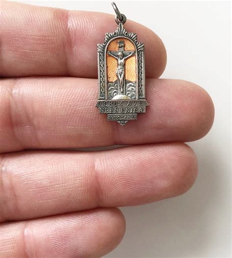 A Beautiful Genuine Jesus Medal Vintage Vatican Religious Lucky Charm