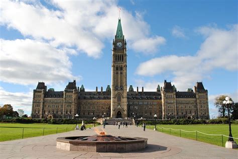 Parliament-Hill-Things-to-do-in-Ottawa-Canada-Tour ...