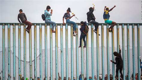 Migration Crisis A Massive Crossing Of People Is Recorded On The Northern Border Of Mexico