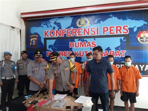 Daftar perusahaan sponsorship terlengkap 2021. Sat Reskrim Polres Kubar Bekuk Enam Perampok Gaji Karyawan ...