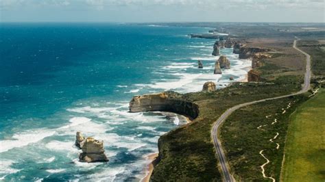 Great ocean road located in australia, is the largest war memorial famous for 12 apostles. Guide to driving Victoria's coast:The things you must see ...
