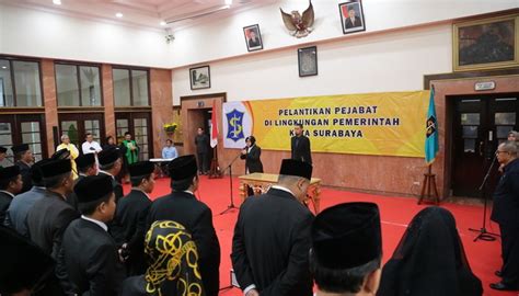 Walikota Risma Lantik 66 Pejabat Di Pemkot Surabaya