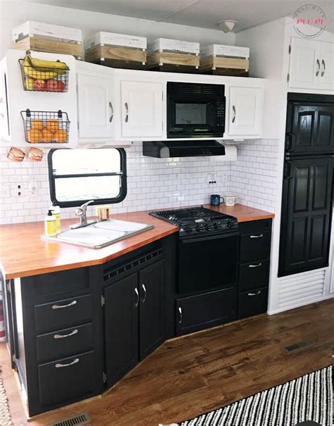 When choosing your kitchen countertop, you'll want to think of your greater aesthetic and vibe you're going for with your outdoor setting and kitchen. How To Make DIY Wood Countertops That Look Insanely ...