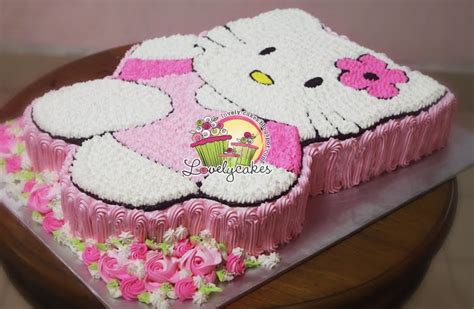 This set comes ready to play with only one item to assemble. Lovely Cakes: Hello Kitty Cake