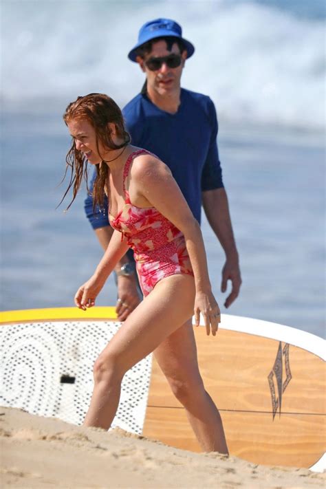 Isla Fisher Showed Off Her Sexy Ass In A Bikini On The Beach