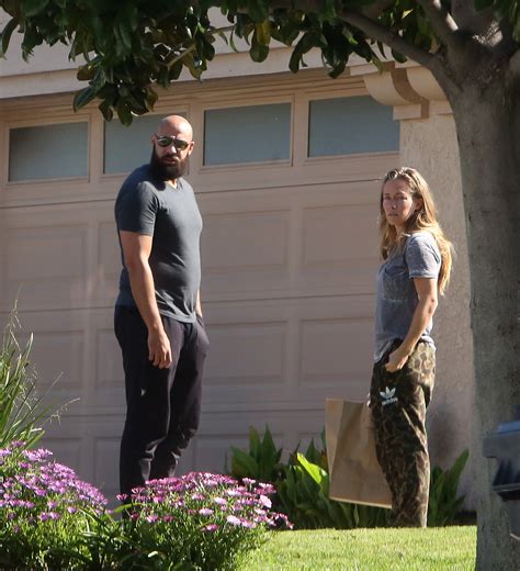 Kendra Wilkinson Appears To Fight With Ex Husband Hank Baskett Outside