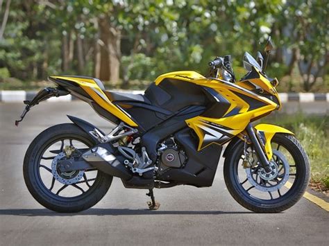 The 150cc pulsar has its own league. Top 4 fastest bikes in India under 1.5 lakh rupees..Power ...
