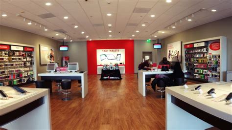 Seattle is first site for verizon wireless high-tech store