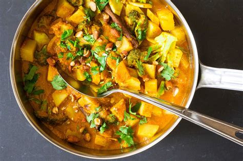 A couple of ounces of spanish. Potato and Broccoli Curry | Recipe | Curry recipes, Broccoli curry, Veggie main dishes