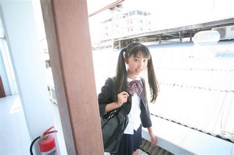 Chidolhub.com is a video search engine, it only searches for japanese idol movies. Kanna Aida