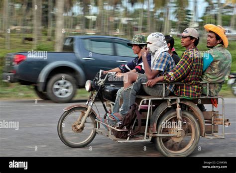 Thai Mann Auf Einem Roller Mit Beiwagen Bang Saphan Thailand Asien