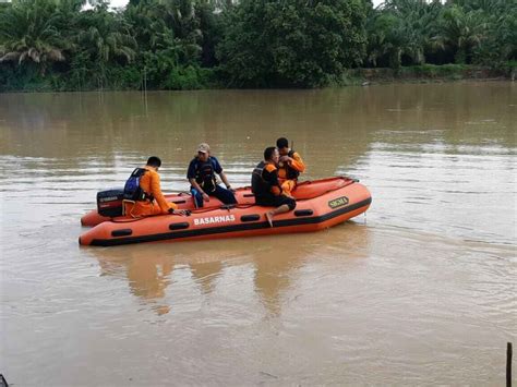 Tim Sar Gabungan Masih Mencari Orang Korban Perahu Terbalik Di Sungai