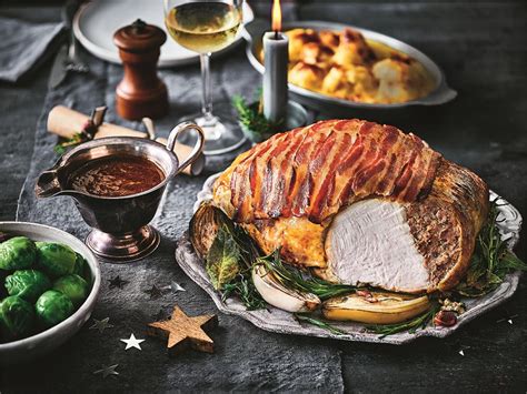 A traditional english and british christmas dinner includes roast turkey or goose, brussels sprouts, roast potatoes, cranberry sauce, rich nutty stuffing, tiny sausages wrapped in bacon this rich, fruity pudding is called the christmas pudding. Most Popular British Christmas Dinner : Christmas Foods In ...