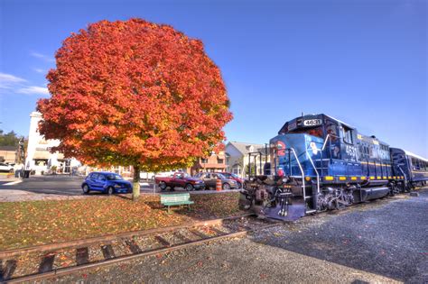 10 Best Fall Foliage Train Rides In North America Fall Blue And