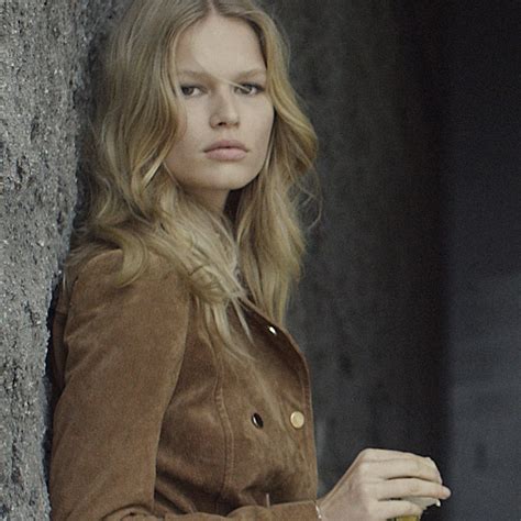 pourquoi anna ewers est le nouveau top model à suivre elle