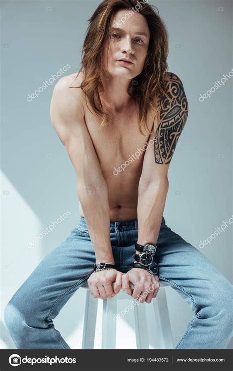 Sexy Shirtless Man Long Hair Tattoo Hand Grey — Stock