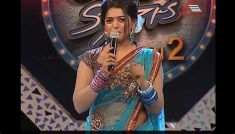 Meera anil is an indian model and comedy stars show anchor. all off u: meera anil navel show in saree