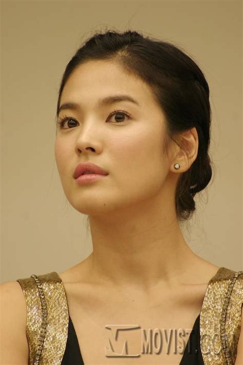 She gained international popularity through her leading roles in television dramas autumn in my heart (2000). Song Hye-kyo | Wajah, Pasangan