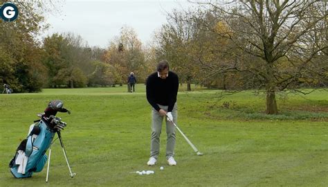 Golfoefening Balcontact Voel Hoe Je Goed Door De Bal Heen Komt Golfnl