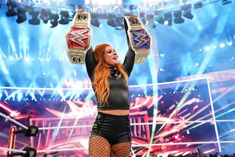 Wrestlemania 35 Becky Lynch Wins Raw Smackdown Womens Championships Yahoo Sports