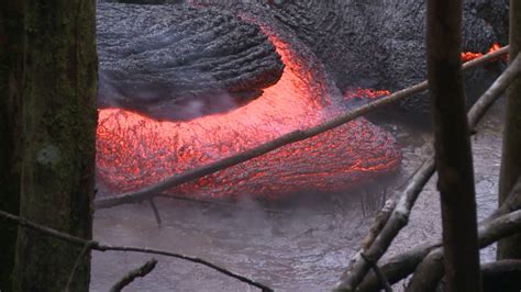 Puna Lava Flow 2014 11 02 Lava Oozes Into Pond Youtube