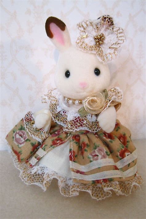 Sylvanian Families What A Beautyful Dress For The Cute Bunnyd Sylvanian Families Calico