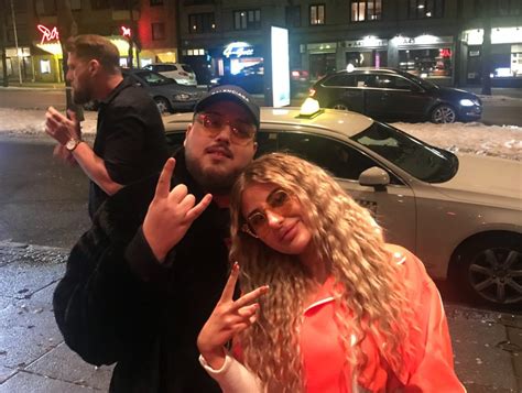 His iraqi father, an auto mechanic, fled from the gulf war to russia where he met anis's belarusian mother, a pianist and music historian. Sista bilden från nattens vilda fest - Schlagerbloggen