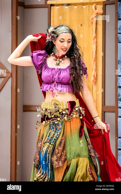 Arabic Dance Hi Res Stock Photography And Images Alamy