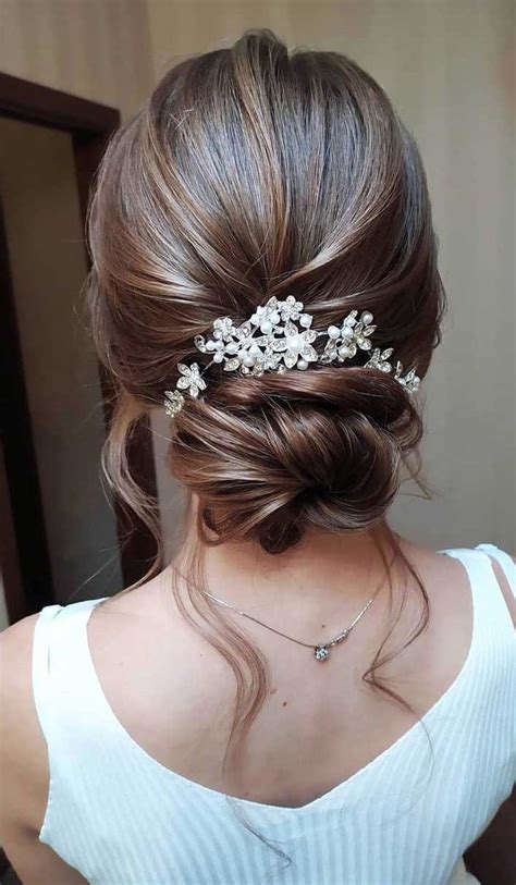 20 Easy And Perfect Updo Hairstyles For Weddings Ewi Romantic