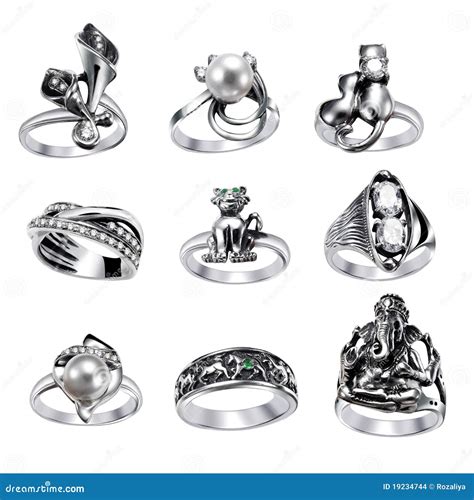 Anillos Con Las Gemas Aisladas En El Fondo Blanco Stock de ilustración