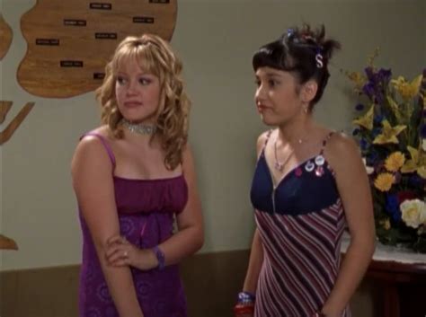 Of The Most Iconic Lizzie McGuire Looks Of All Time Miranda Lizzie Mcguire Lizzie Mcguire