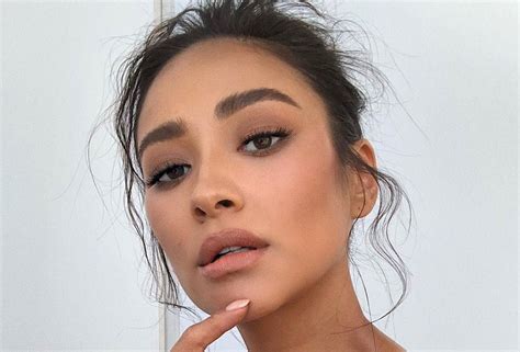 Shay Mitchell Just Pulled Off The Most Epic Eyeshadow Beautycrew