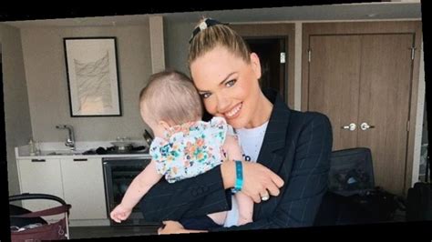See Kate Upton Breast Feeding 14 Month Old Daughter Genevieve Full Heart