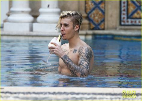 Justin Bieber Goes Shirtless For A Swim At The Versace Mansion Photo 3528489 Justin Bieber
