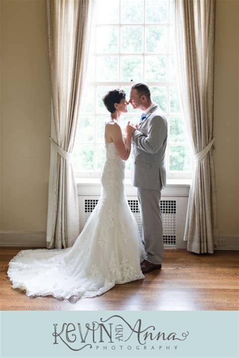 Bride And Groom Wedding Photos At Spindletop Hall In Lexington